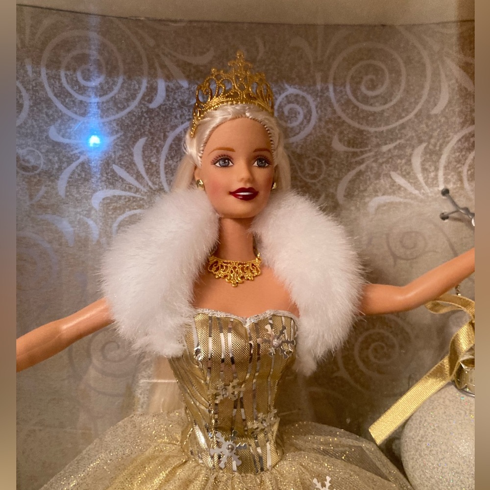 2000 Special Edition Holiday Celebration Barbie Gold Dress Fashion Doll - Picture 4 of 16